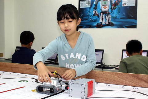 LEGO EV3坦克前進